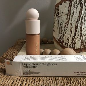🆕 Rare Beauty Liquid Touch Weightless Foundation